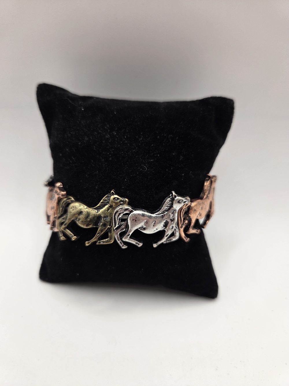 1713. Tri-Tone Horse Link Bracelet